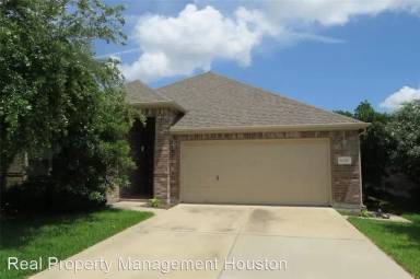 Main picture of 16538 Sheffield Run Dr