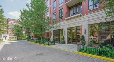 Main picture of 343 W Old Town Ct