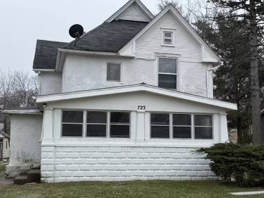 Main picture of 723 W 1st St