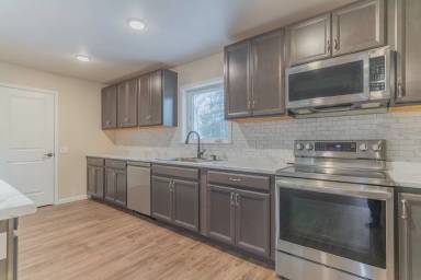 Main picture of 100 Hamilton Ave