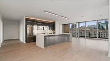 Main picture of 300 E Illinois St