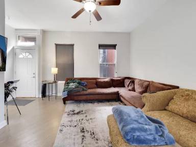Main picture of 2652 N Halsted St