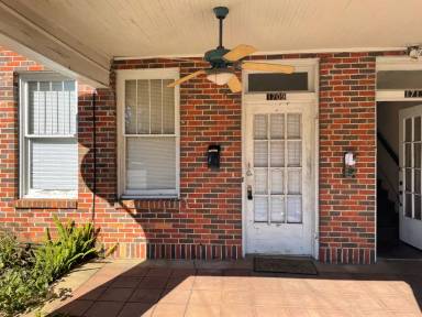 Main picture of 1721 Madison Ave