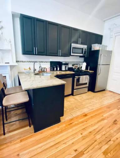 Main picture of 512 Bainbridge St