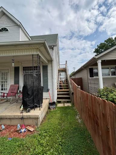 Main picture of 208 Town St