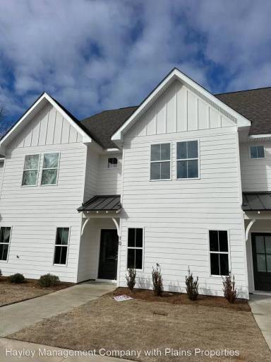 Main picture of 630 Village Dr