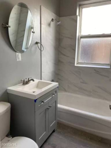 Main picture of 4220 S Michigan Ave