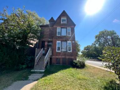 Main picture of 2701 E 75th Pl