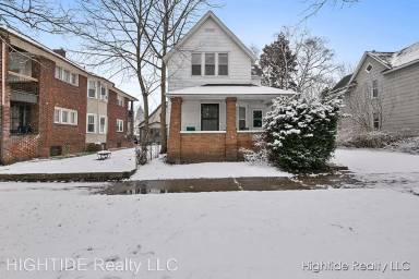 Main picture of 1320 Quarry Ave NW