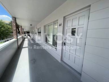 Main picture of 2460 Persian Dr