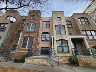 Main picture of 702 Cosmopolitan Dr NE