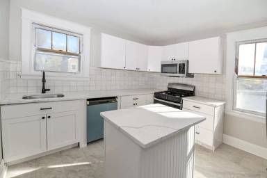 Main picture of 5214 Warren Ave