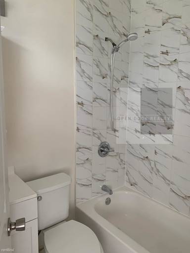 Main picture of 582 East St