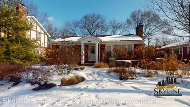 Main picture of 647 Deerpath Dr