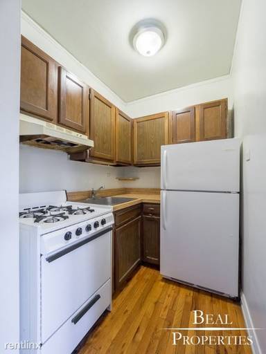 Main picture of 837 W Wolfram Apartments