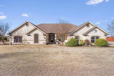 Main picture of 209 Sarahs Ln