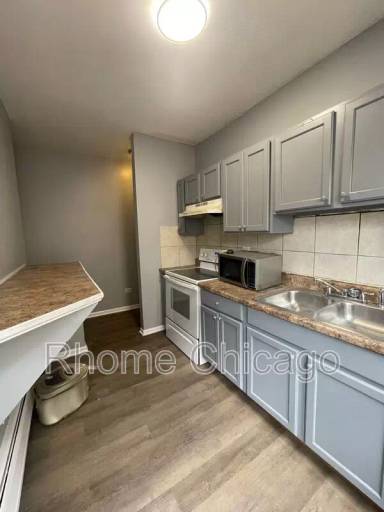 Main picture of 6938 S Clyde Ave