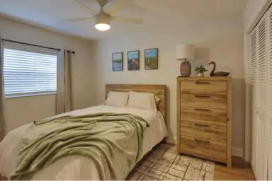 Main picture of 3215 W Swann Ave