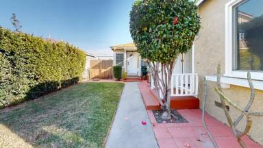 Main picture of 8302 Paramount Blvd