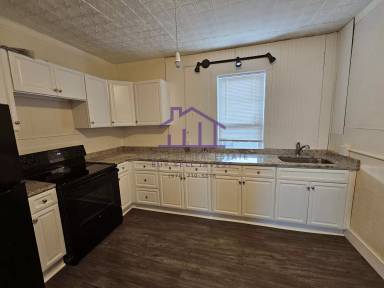 Main picture of 173 N Main St