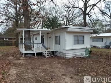 Main picture of 822 Queens Dr