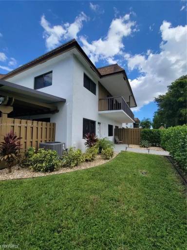 Main picture of 6745 NW 169th St