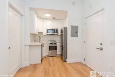 Main picture of 32 Westland Ave