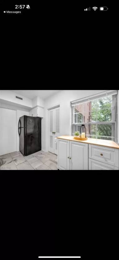 Main picture of 15825 Van Aken Blvd