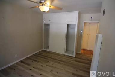 Main picture of 2001 N Beachwood Dr