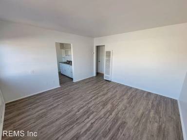 Main picture of 4518 W 161st St