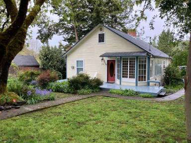 Main picture of 1776 SE Douglas Ave