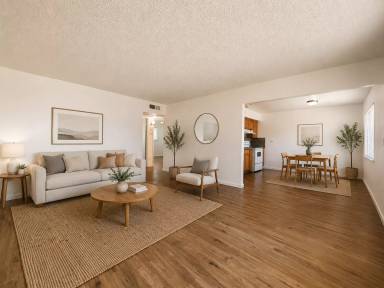 Main picture of 2043 E Saginaw Way