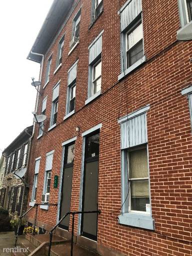 Main picture of 301 Main St