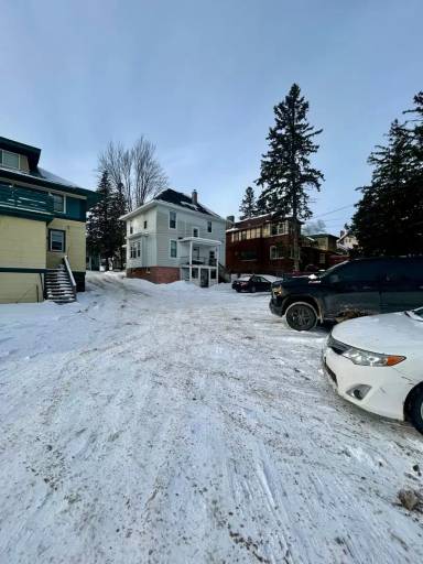 Main picture of 608 Woodland Ave