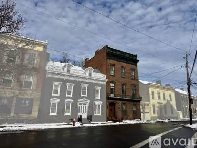 Main picture of 21 Front St