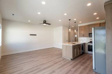Main picture of 206 NE 3rd St