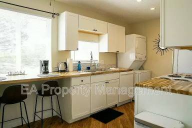 Main picture of 1217 Chelwood Park Blvd NE