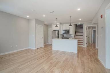 Main picture of 1710 Cambridge St