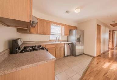 Main picture of 239 Clerk St