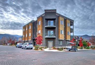 Main picture of 584 Fair Oaks Ave