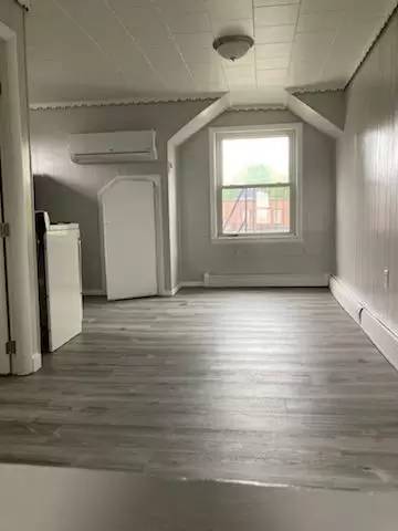 Main picture of 1028 Pleasant St
