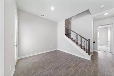 Main picture of 11013 Crescent Light Way