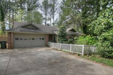 Main picture of 679 Crestview Dr