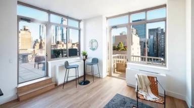 Main picture of 194 W 26 St