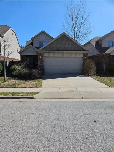 Main picture of 2652 N Valencia Ave