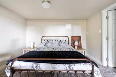 Main picture of 557 Bronson Pl NE