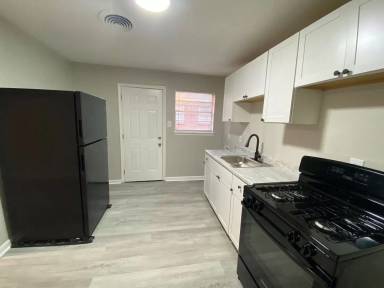Main picture of 1608 Oakwood St