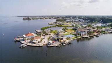 Main picture of 6423 Harbor Dr