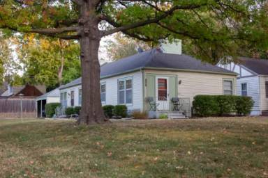 Main picture of 202 S Bleckley Dr