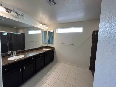 Main picture of 6737 Philharmonic Ave